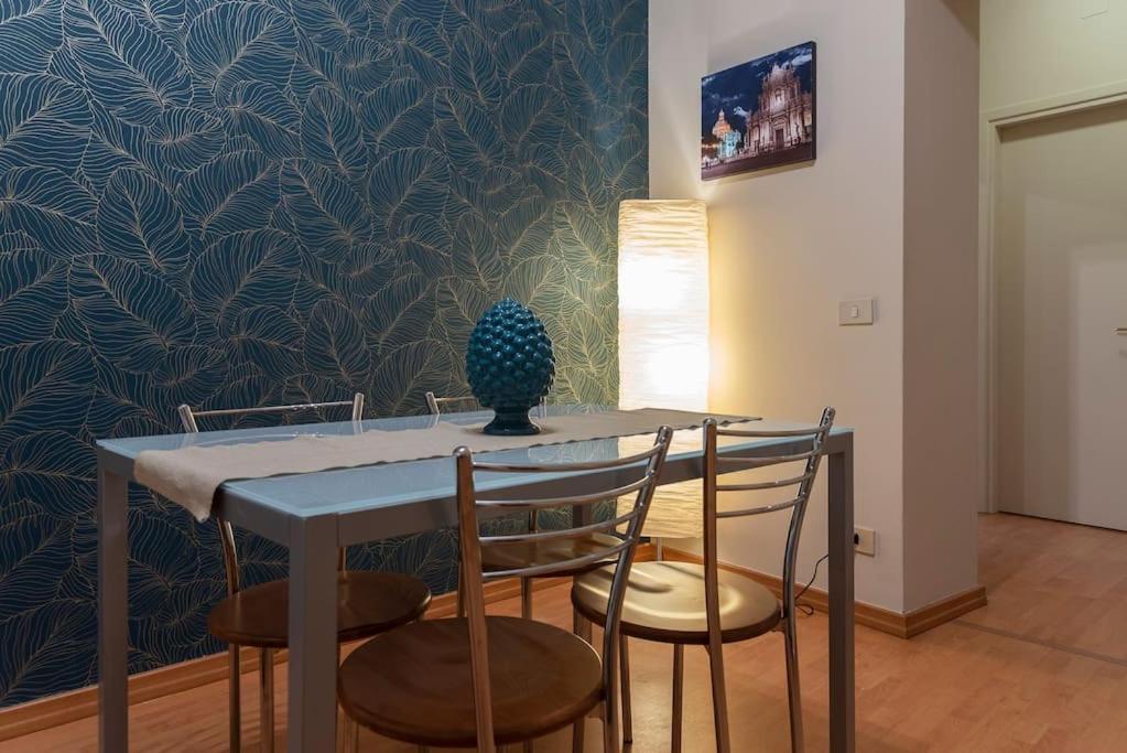 +elegant In The Center With Etna View+ Appartamento Catania